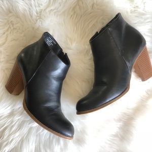 Round toe black booties